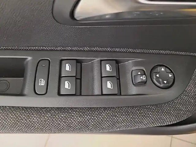 Peugeot 208 puretech 75 s&amp;s bvm5 — photo 28