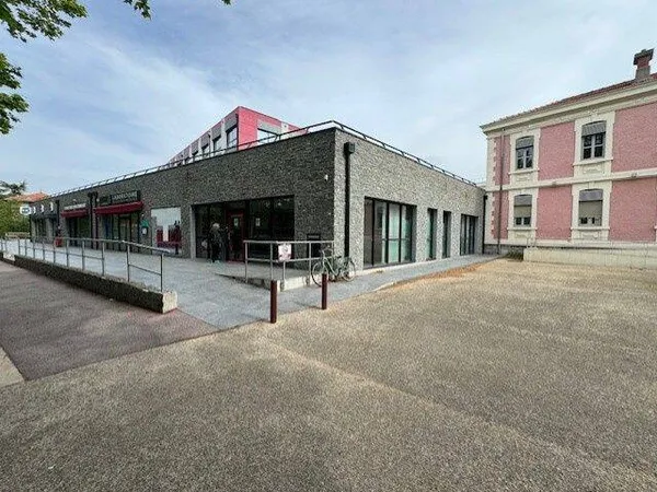Local commercial 200 m²
