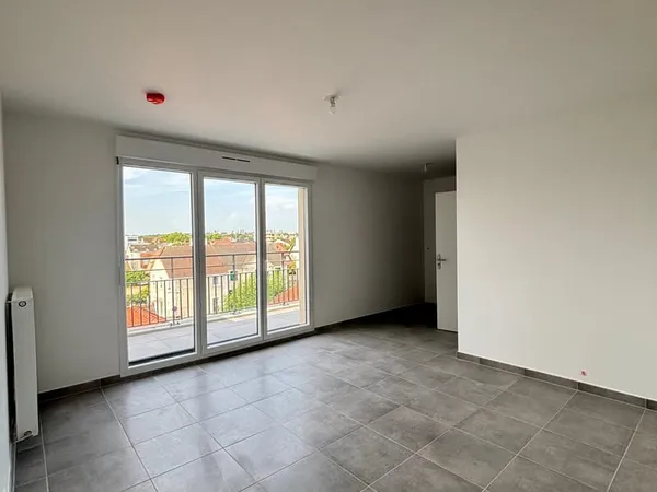 STUDIO DE 28 M2 A SAINT-MAUR-DES-FOSSES