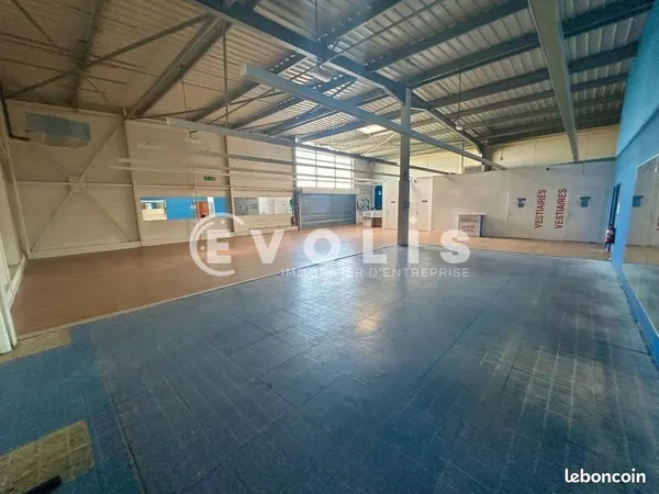 Local commercial 550 m²