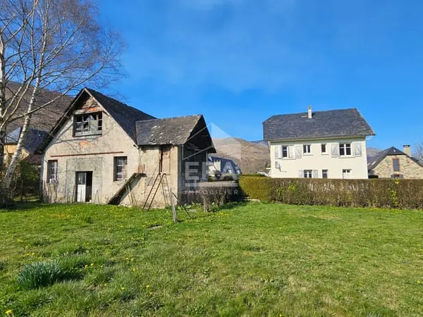 Maison familiale avec vue montagne à Arrens-Marsous, dépendance et garage