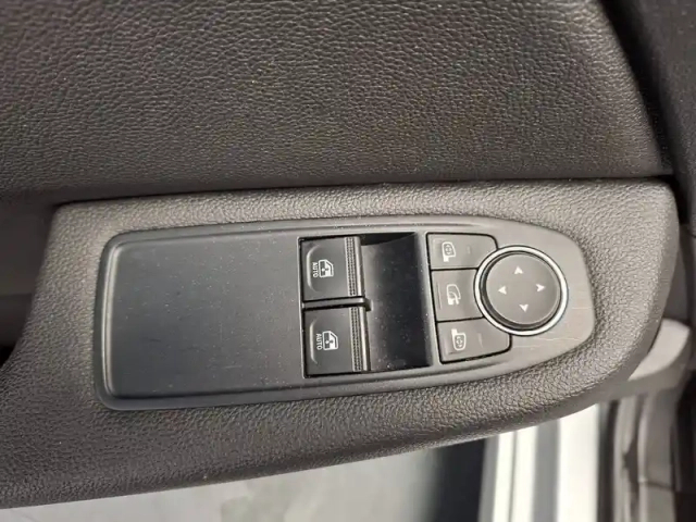 Renault Clio blue dci 85 — photo 17