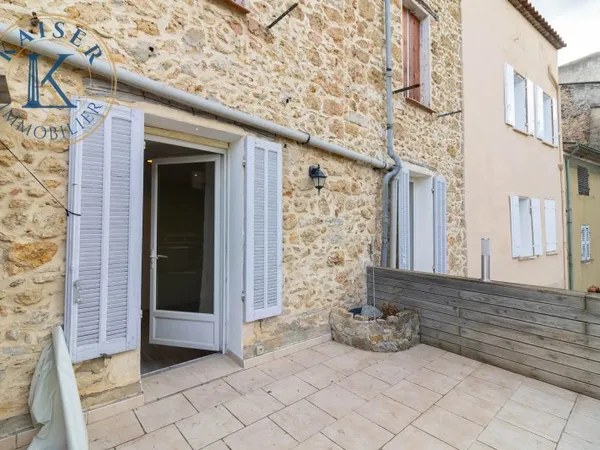 CENTRE CARCES - APPARTEMENT T3 RÉNOVÉ AVEC TERRASSE DE 14 M²