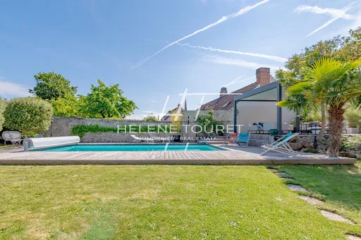 Maison 10 pièces 254 m²