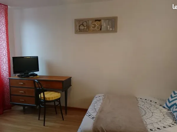 Chambre + coin cuisine dans maison à la campagne