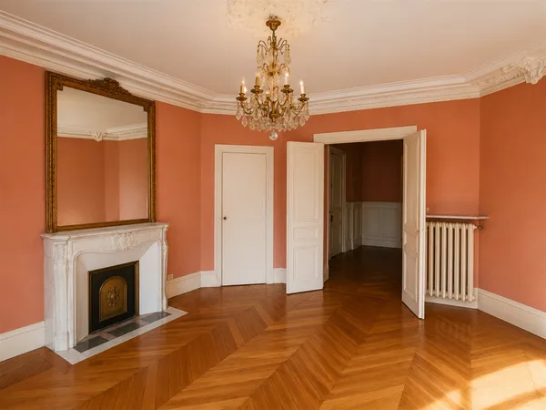 Appartement parisien lumineux de 125 m² dans bel immeuble en pierre - ascenseur - Gare du Nord