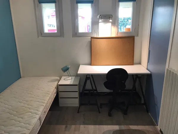 Loue chambre dans colocation en appartement meublé pour deux étudiants