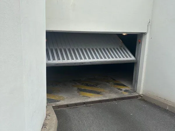 Garage box fermé - 18,55 m2
