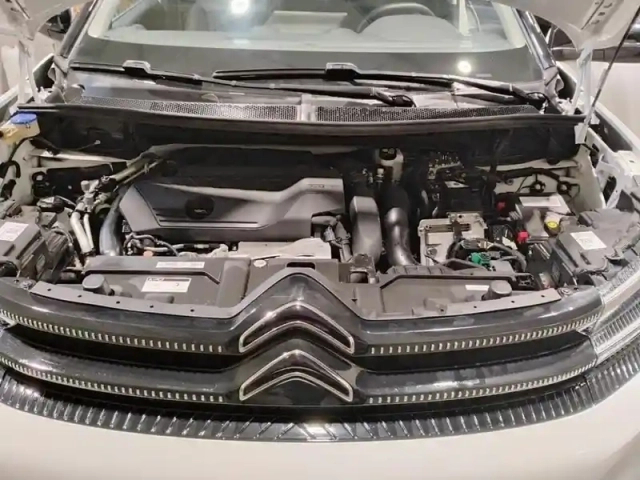 Citroën C5 Aircross hybride rechargeable 225 e-eat8 shine — photo 7