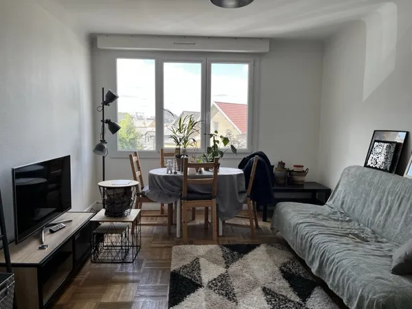 Loue chambre en colocation dans appartement