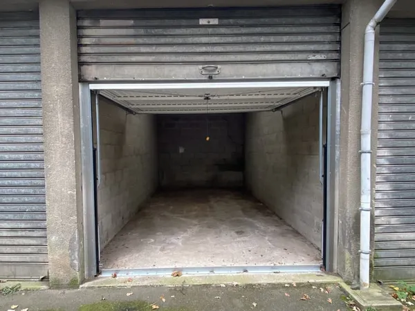 Garage déjà loué, idéal investisseur, quartier Funay