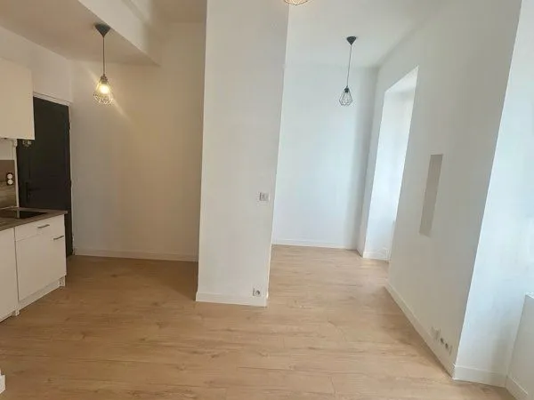 Vend studio centre ville Aubenas refait à neuf