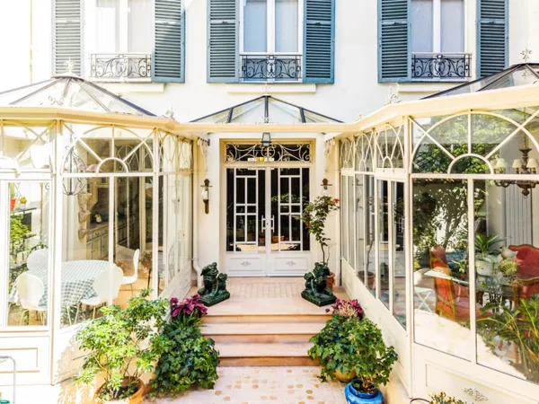 Paris 16eme - Victor Hugo, Longchamp, maison familiale.