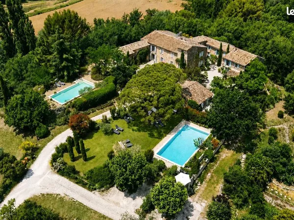 Mas 620 m² Roussillon