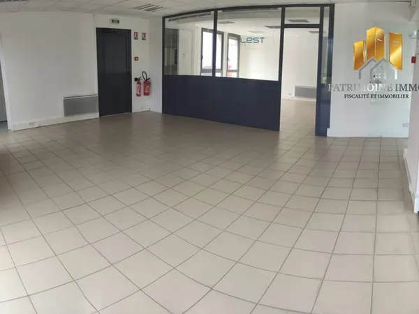 Local professionnel 2 pièces 73 m²