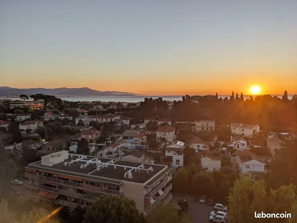 3P 57 m² - VUE MER - ÉTAGE ÉLEVÉ - GARAGE - CAVE - ANTIBES