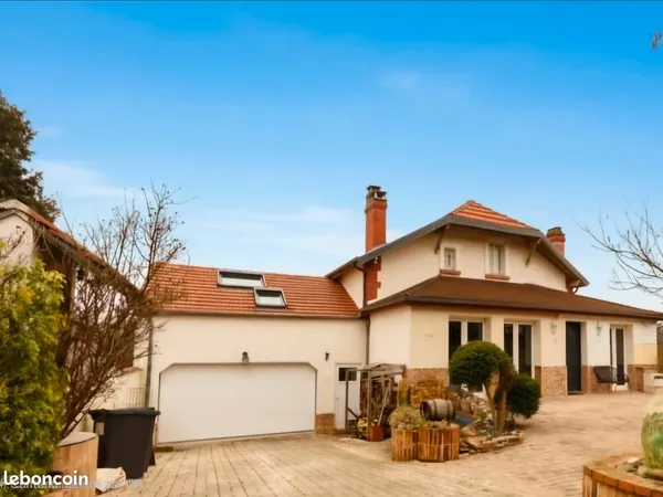 Maison de charme 158 M2 4 chambres - 3 salles de bain- Vauréal Village