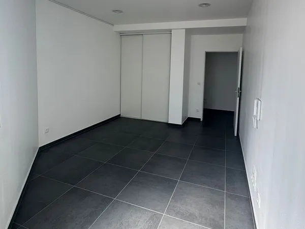 Local professionnel à louer - Bureau dans un cabinet partagé de 2 bureaux