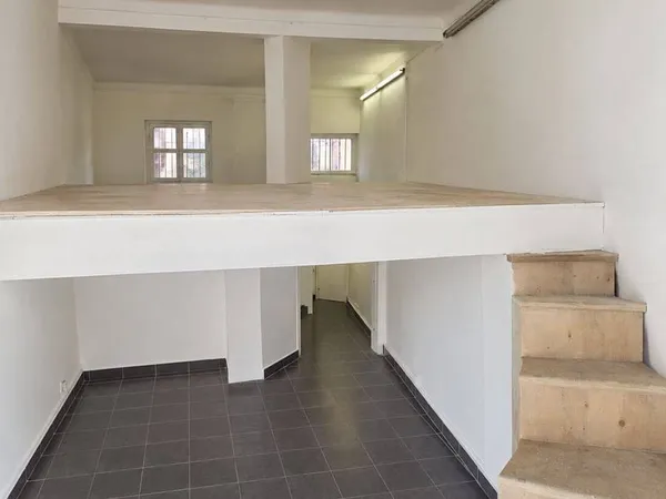 Local commercial 1 pièce 32 m²