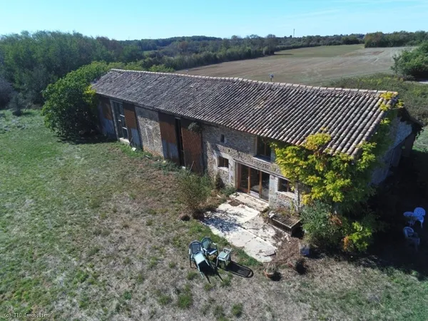 Grange Rénovée : Comprenant 4 Chambres et Terrain de 4382m²