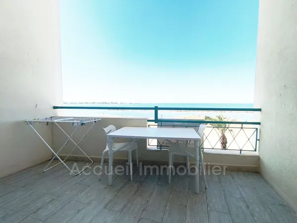P3 traversant face à la mer, en bon état, vendu meublé, avec t