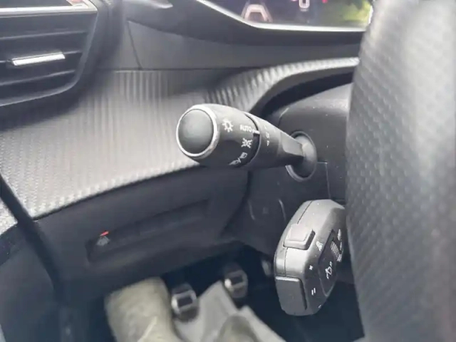 Peugeot 208 puretech 100 s&amp;s bvm6 gt pack — photo 17