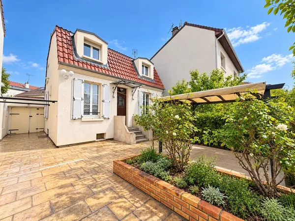 MAISON AVEC PLEIN DE POTENTIEL