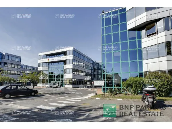 Bureaux 674 m²