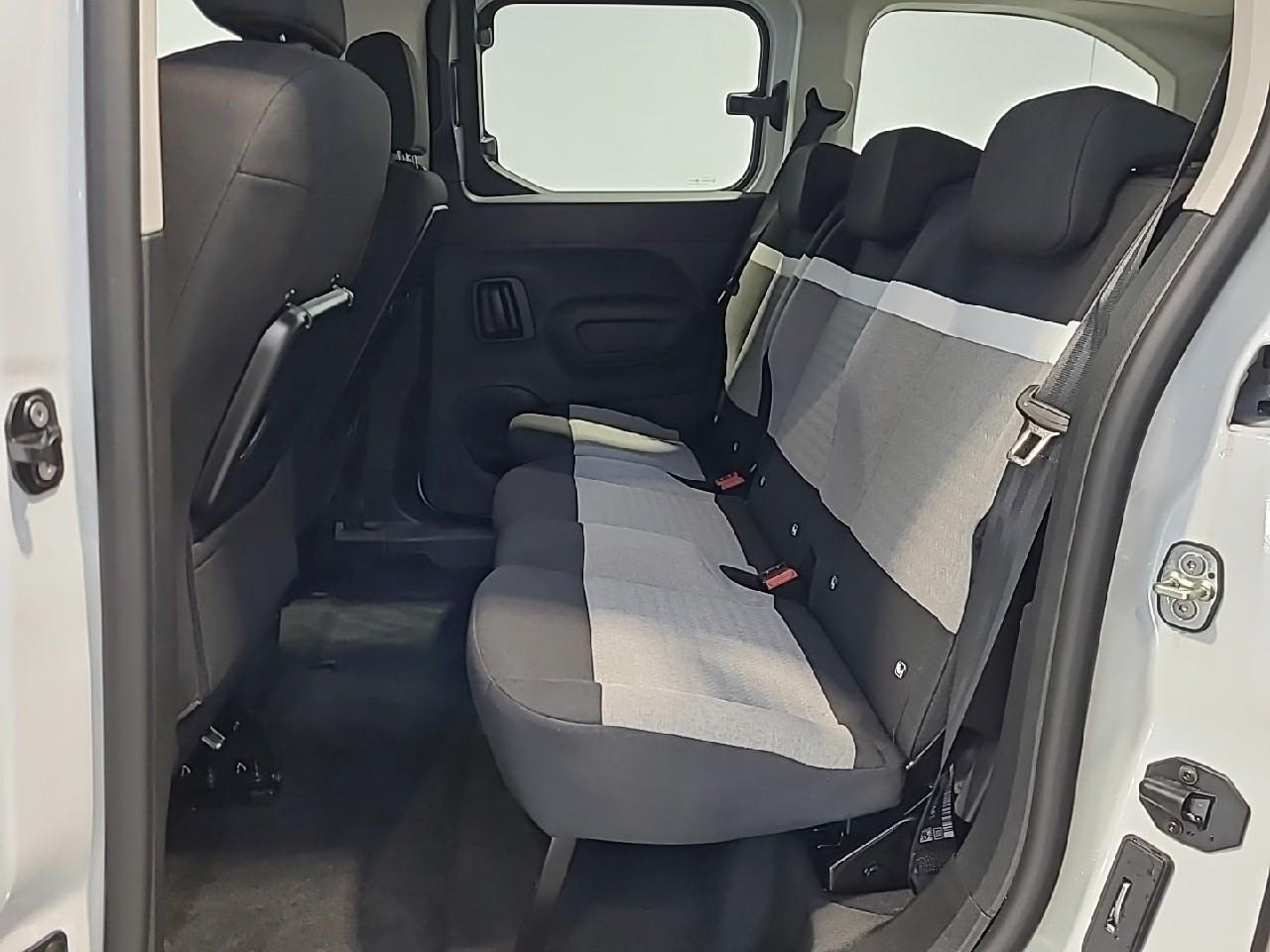 Citroën Berlingo e-berlingo taille xl 136 ch 54 kwh 7 places  plus — photo 13