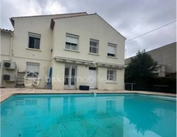 Majestueuse villa avec piscine à deux pas de la gare et du parc chirac