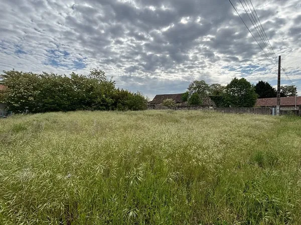 Terrain Naintré constructible de 606m²