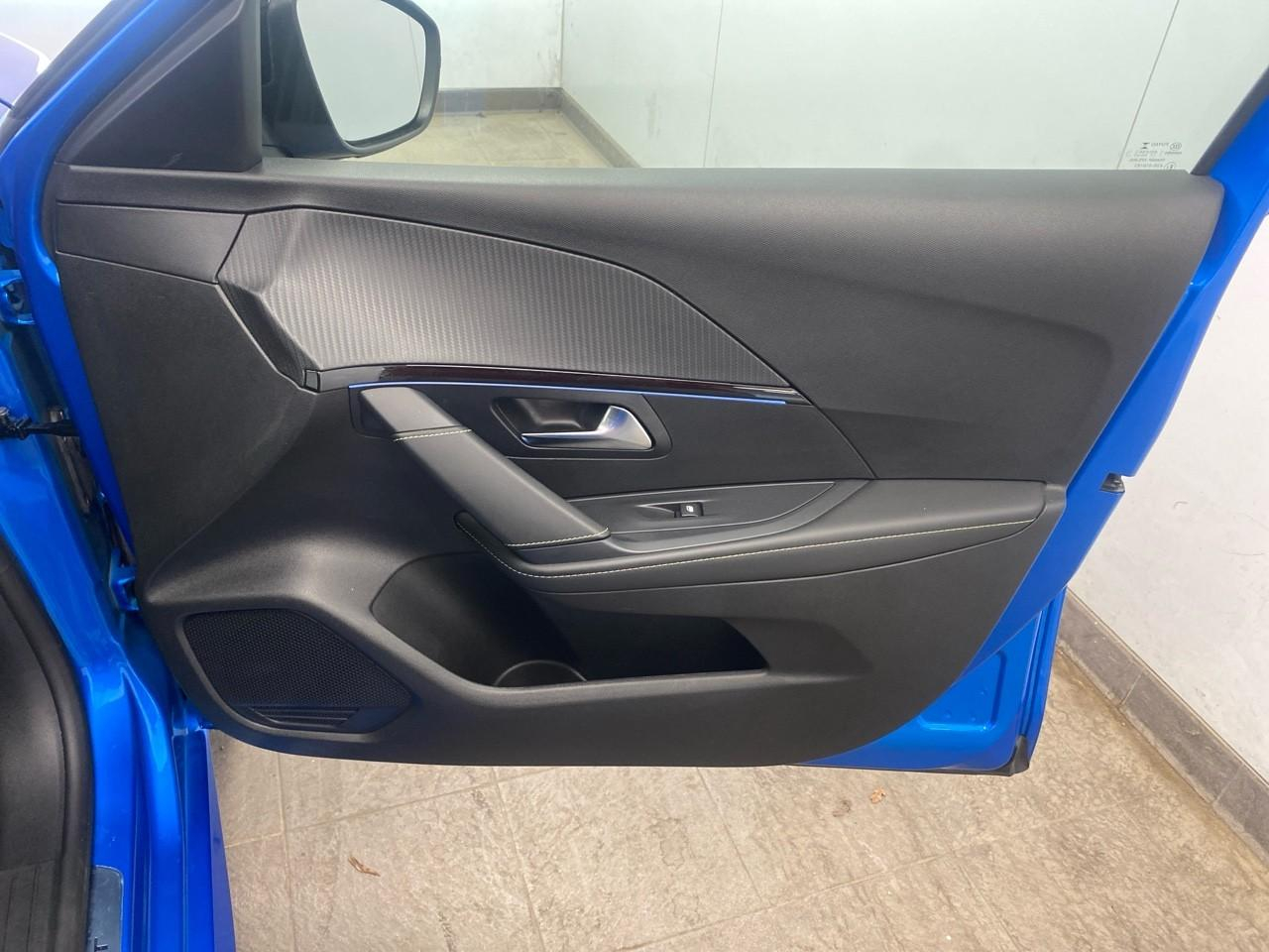 Peugeot 208 hybrid 136 e-dcs6 gt — photo 25