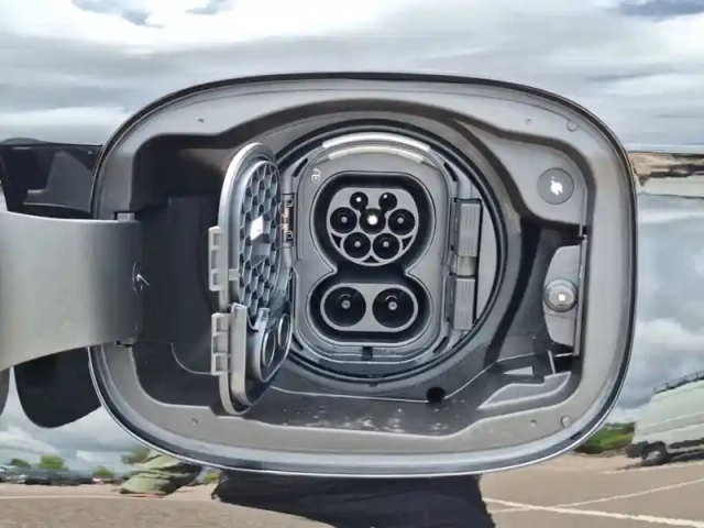 Mercedes Glc 300 de hybrid eq 4matic am — photo 18