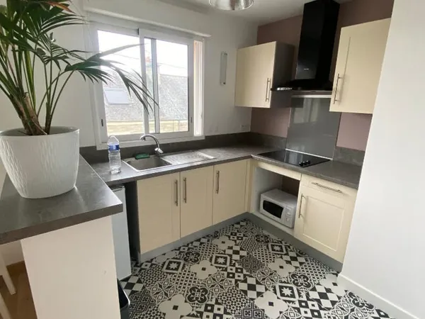 APPARTEMENT MEUBLE DE TYPE F2 EN RESIDENCE SUR TOURLAVILLE