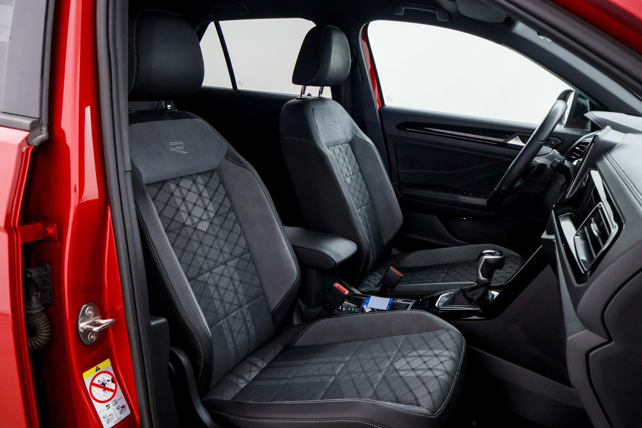 Volkswagen T-Roc — photo 14