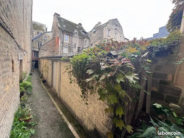 Entrepôt rue st pierre 84 m²