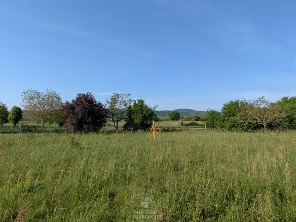 Terrain 1851 m²