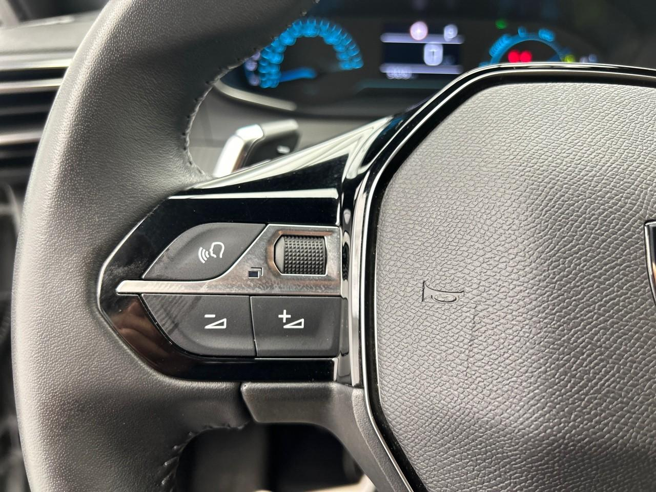 Peugeot 2008 hybrid 136 e-dcs6 active — photo 24