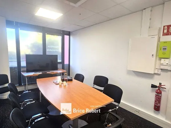 Bureau 120 m²