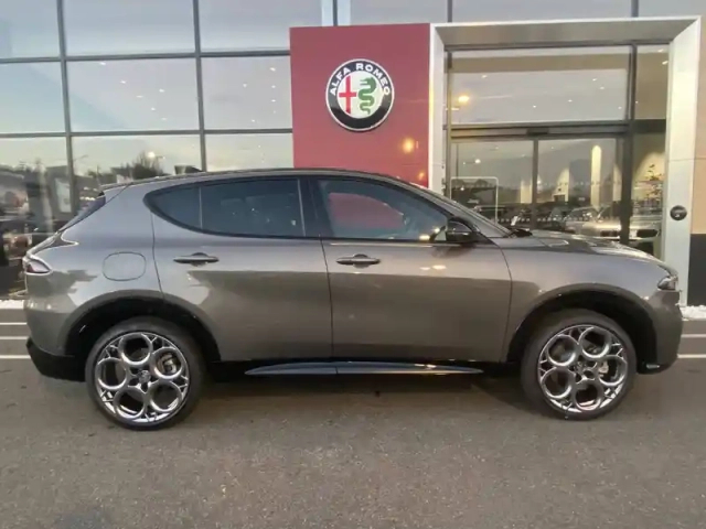 Alfa Romeo Tonale 1.3 hybride rechargeable phev 280ch at6 e-q4 — photo 8