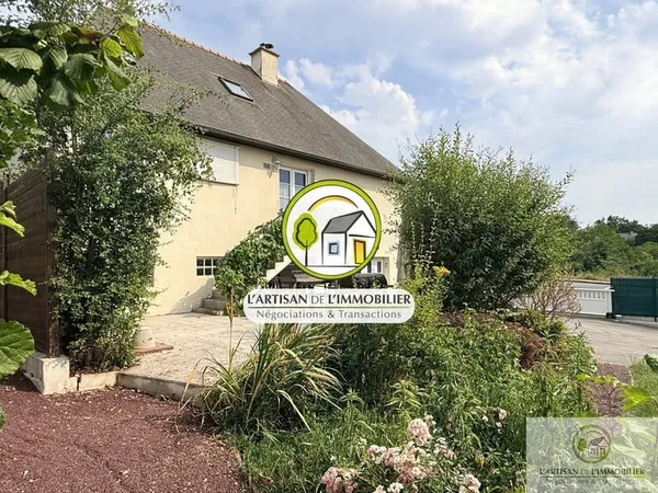 MAISON FAMILIALE EN CENTRE BOURG