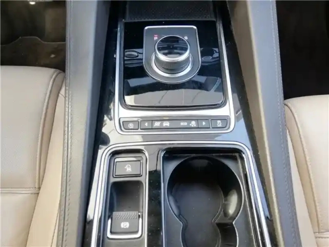 Jaguar F-Pace 2.0 d - 180 ch 2wd bva8 — photo 32