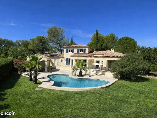 Villa 203m2 - Piscine - Grand terrain - Quartier recherché