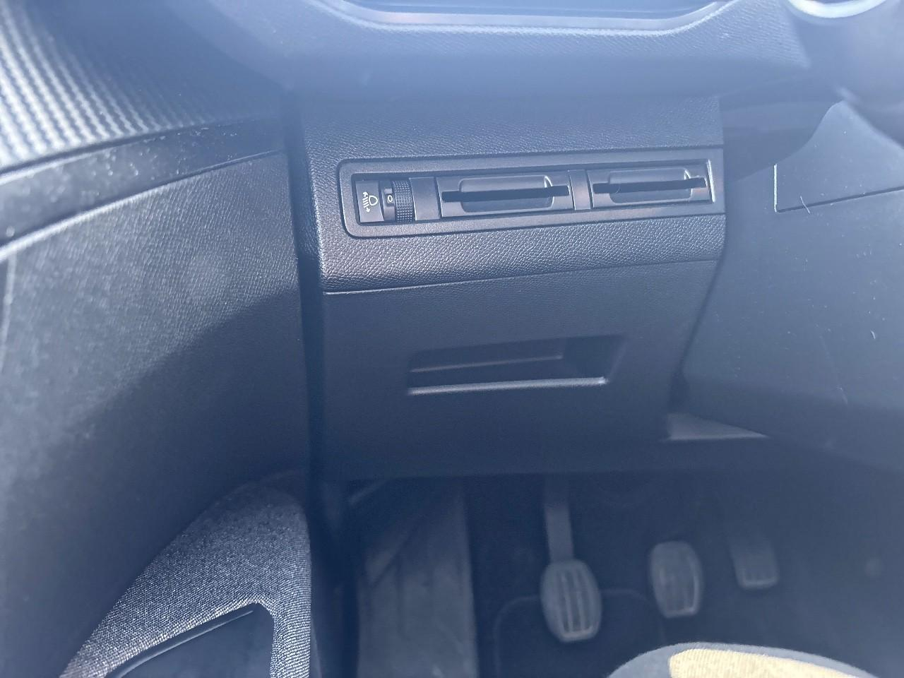 Peugeot 5008 puretech 130ch s&s bvm6 active — photo 11