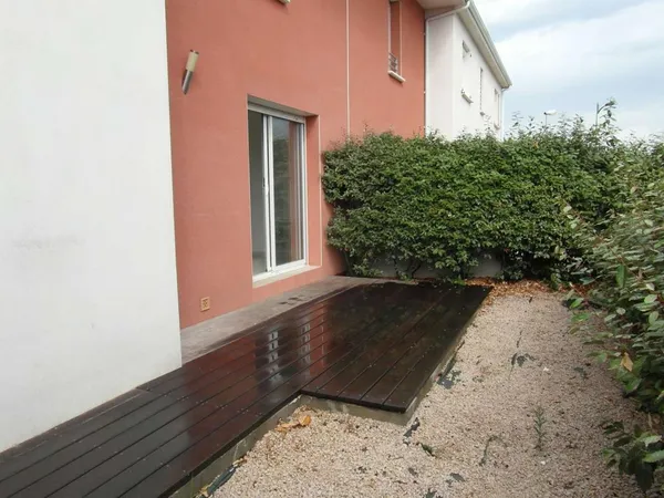 BESSAN - Appartement type 3 pièces avec terrasse et jardin