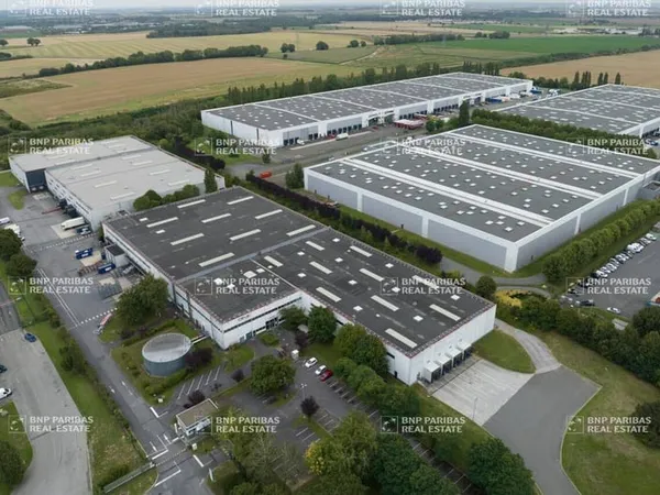 Entrepôt 10200 m²