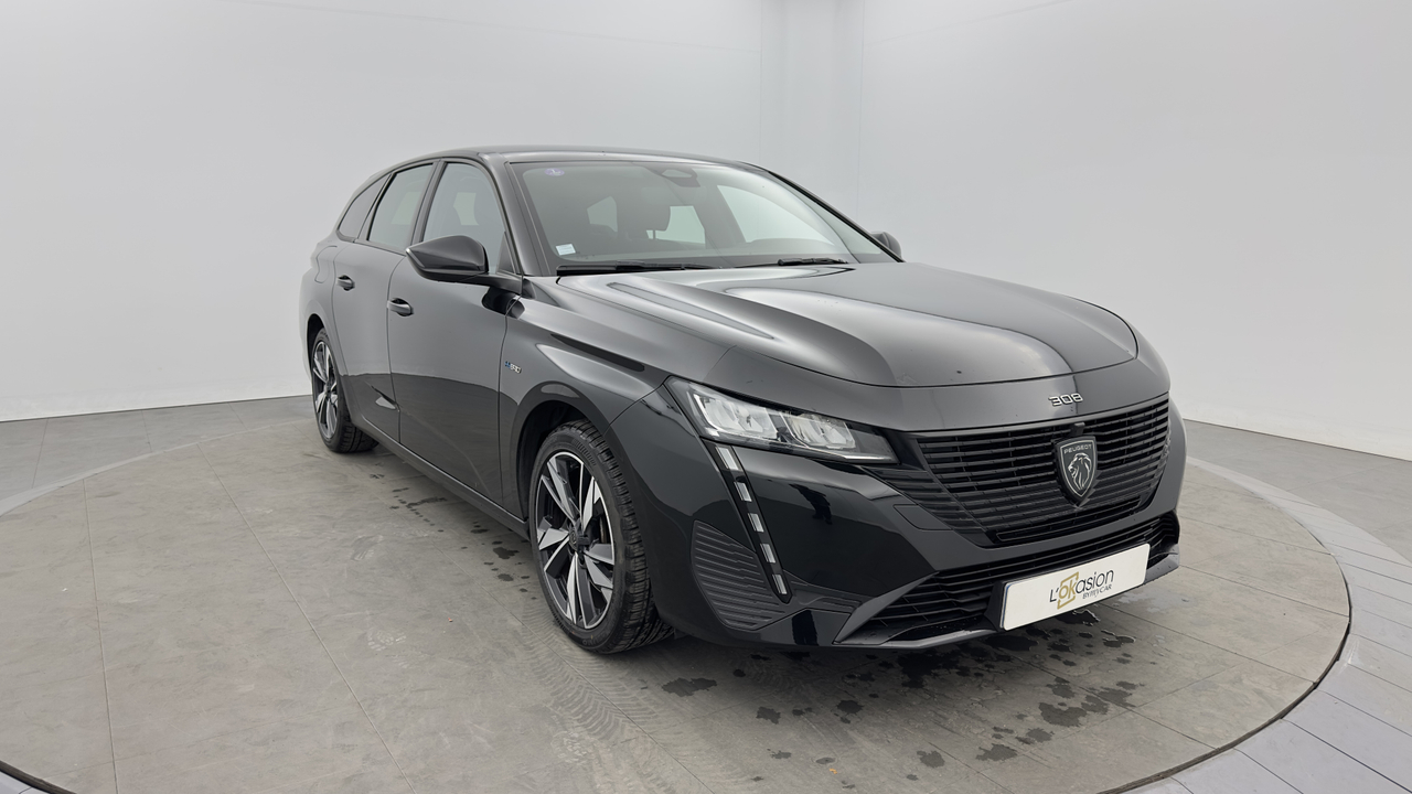 Peugeot 308 SW PHEV 180 e-EAT8 — photo 7