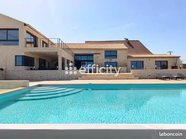 Maison 12 pièces 650 m²