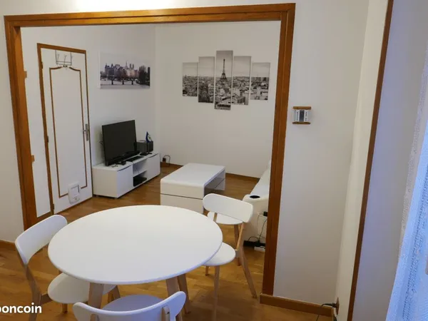 Meublé T2 45m² 1050 charges comprises,