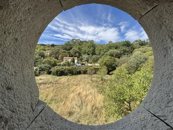 ENSEMBLE IMMOBILIER À FORT POTENTIEL - 2 830 M² DE TERRAIN ?